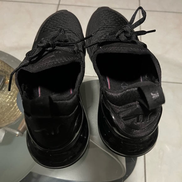 Women’s Black AirMax 270. Size 9 - Picture 5 of 6